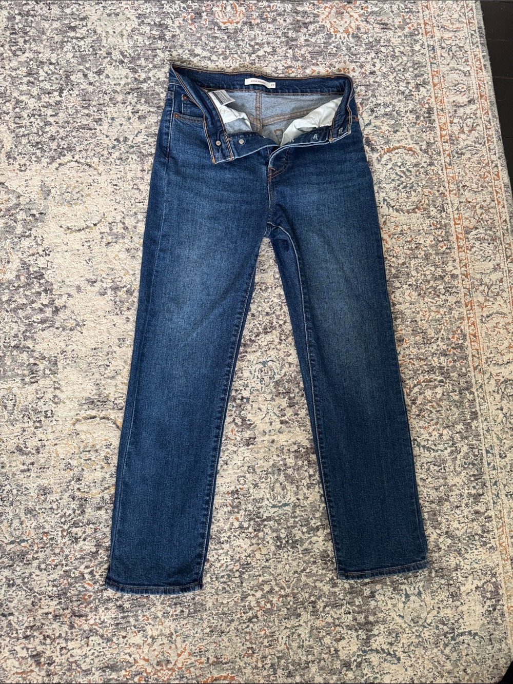 Levi denim medium Dark Wash wedgie Straight Leg Jeans size 27